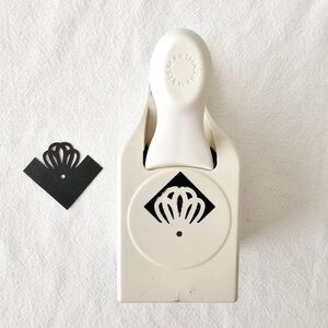 Martha Stewart 2" Paper Punch Butterfly Lace Corner Crafting Scrapbook Cards Art